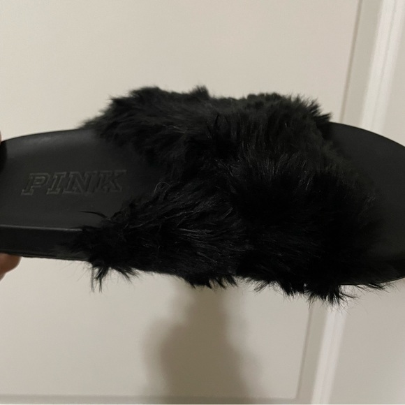 Victoria’s Secret PINK Black Fur Slip On Slides Sandals - Picture 4 of 5